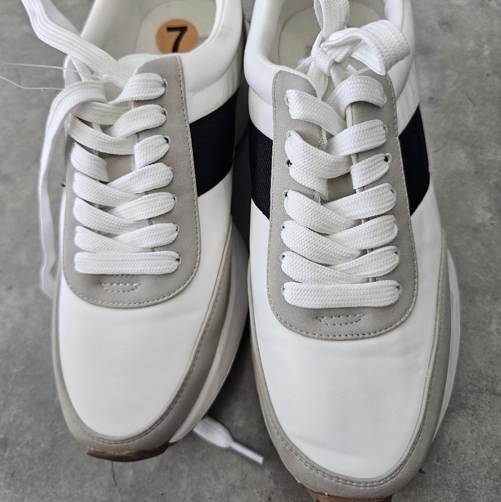 Dolce Vita Sneakers!